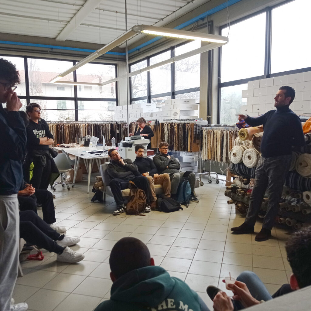 Giovani & Social Business visita Fody Fabrics studenti imrpesa sociale impatto ambientale Pistoia